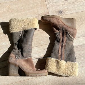 Ugg Brown two way wedge boots size 8 leather and sheepskin